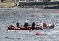 Flood fails to stop rowers