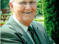 Tributes paid to former mayor