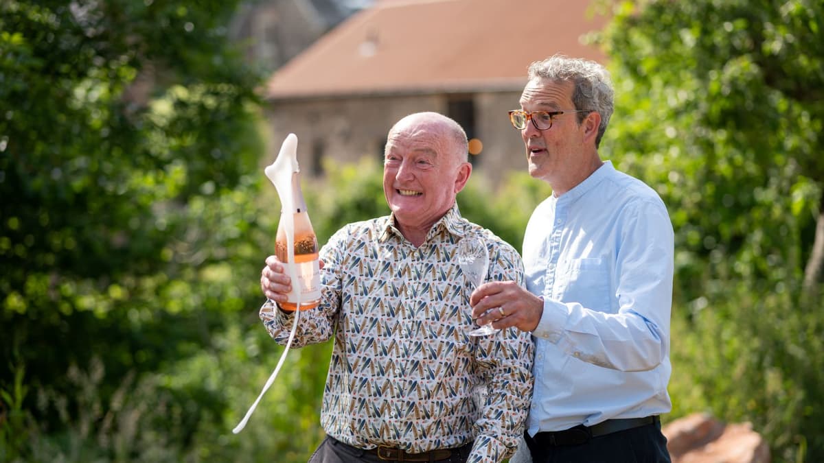 Fizz flows for new river bank winery dartmouthtoday.co.uk