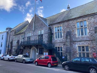 Dartmouth residents to elect new councillor
