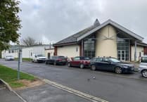 Support Totnes pool's family fun project