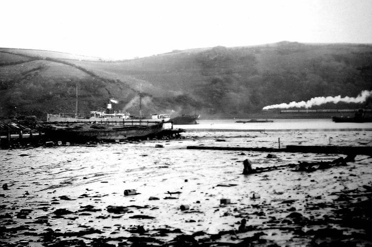 Mudflats circa 1920s. See SWNS story SWMRsub. Scientists have 'confirmed' a town legend after finding a Royal Navy submarine buried in the town park. University of Winchester researchers say they have located the world-war-one era submarine using ground penetrating radar in Dartmouth, Devon. Previously the âsubmarine under the parkâ had only been a local legend after the boat was hulked in the area during the 1920's. While only faint outlines of the submarine and a second object, thought to be a German torpedo boat, can be made out - researchers are confident enough to say that they believe the vessel is HMS E52. 