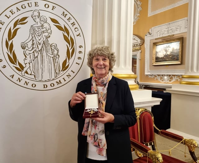 Rowcroft Hospice volunteer receives award for outstanding service