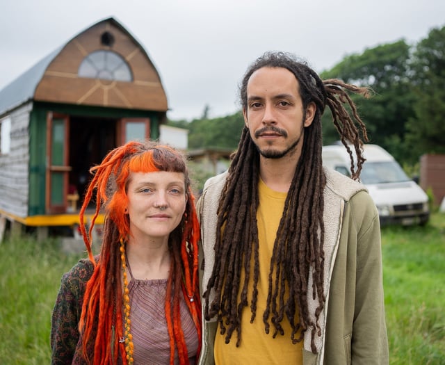 "Amazing" life of Totnes couple who live "off-grid"