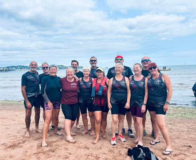 Dart Gig Rowing Club take on Goodrington Sands 