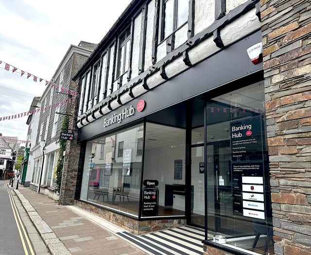 Mayor officially opens Dartmouth banking hub