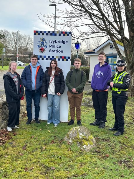Ivybridge Police Cadets take part in vapes operation