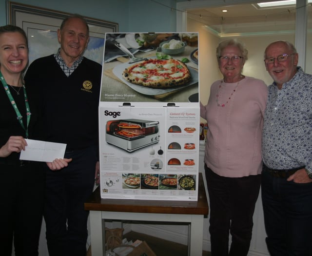 Dartmouth Rotary Club bring pizzas to children in hospice