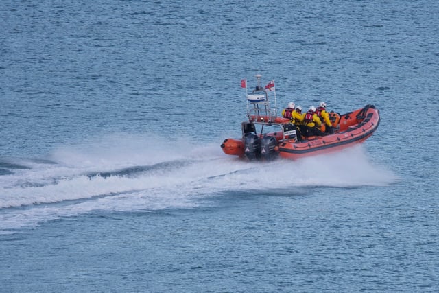 Lone yachtsman rescued by Dart RNLI