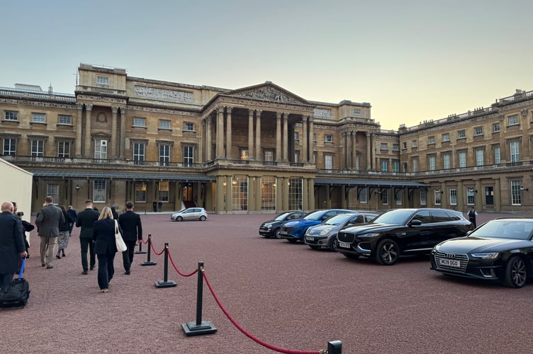 Walking into Buckingham Palace for the reception.  AQ 7379
