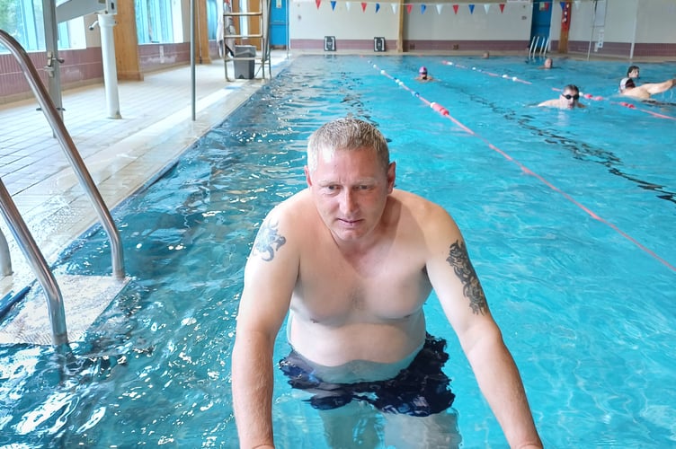Lee Whitfield about to start his swim