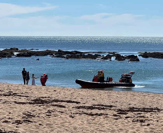 Offshore winds endanger paddleboarders at South Milton