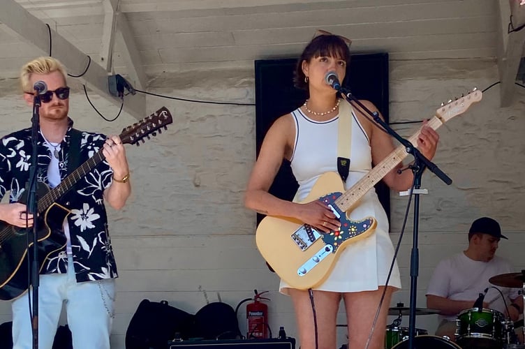 Leonian Dream perform at Dart Music Festival 2025.