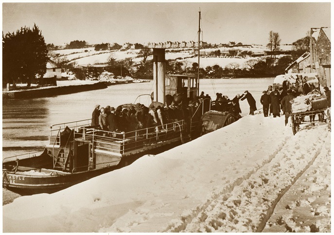 Passengers disembarking from paddle steamer 'Kenwith Castle' at New Quay Kingsbridge in 1927 after heavy snowfall had isolated Salcombe