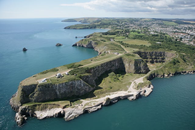 Police urge calm amid Devon fishing tensions