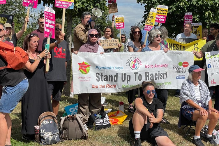 Counter-protesters at Exeter migrant hotel protest (Image courtesy: Name withheld/LDRS use permitted).
