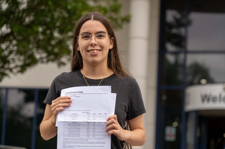 Shanae Goodinson is off to study a degree at the University of Liverpool.
