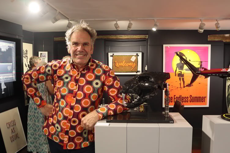 Alastair Gibson at the Drang Art Gallery next to his Mokume King sculpture.