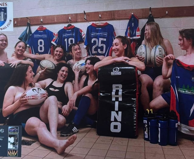 Bluebirds bare all in "tasteful" nude calendar