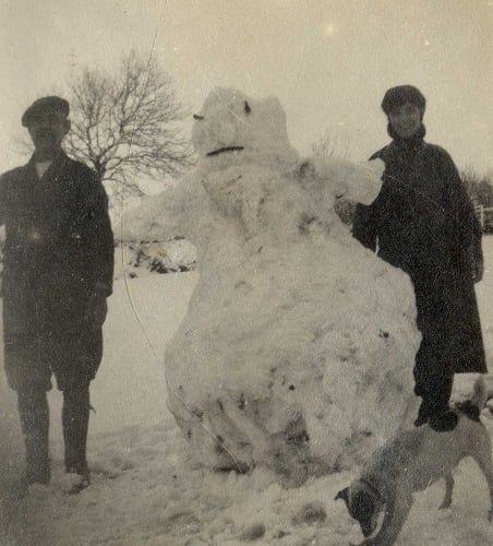 Family in snow, 1928 - linked to Luscombe family of Horsemans Close, West Alvington