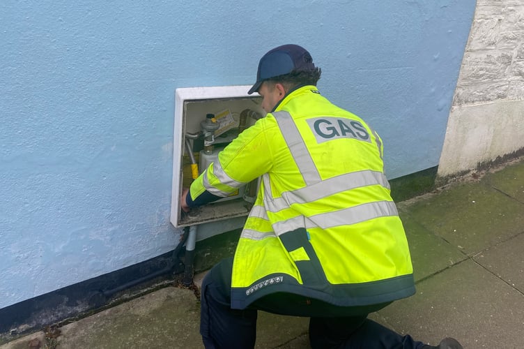 Wales & West Utilities engineer restoring gas - WWU 