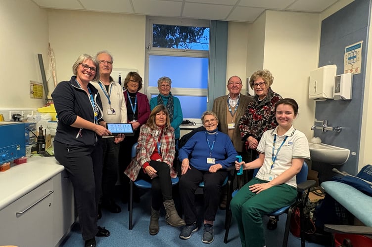 League of Friends fund new equipment to support Hand Therapy.