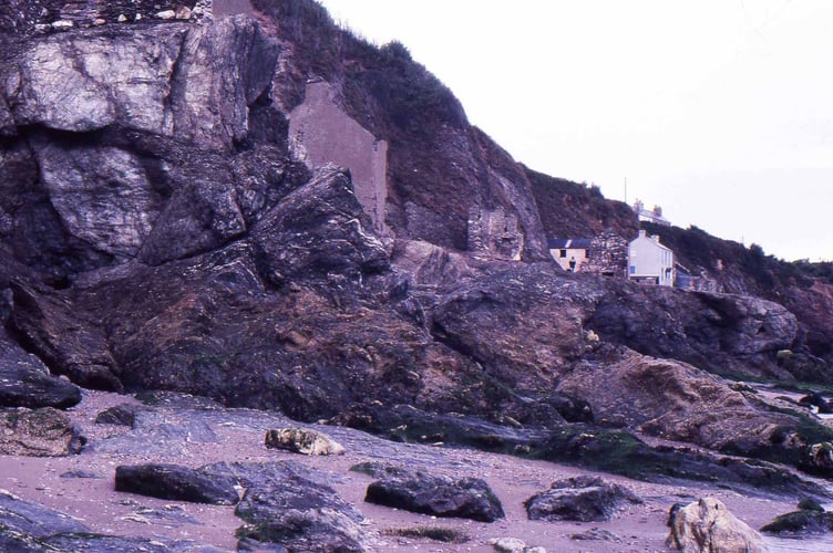 South Hallsands around 1982. Cliffs and ruins of buildings