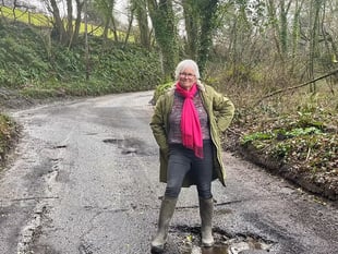 Devon councillor urges communities to help fix pothole pandemic