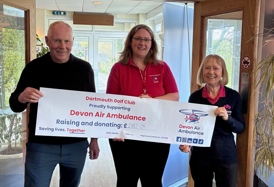 Dartmouth golfers make four-figure donation to Devon Air Ambulance