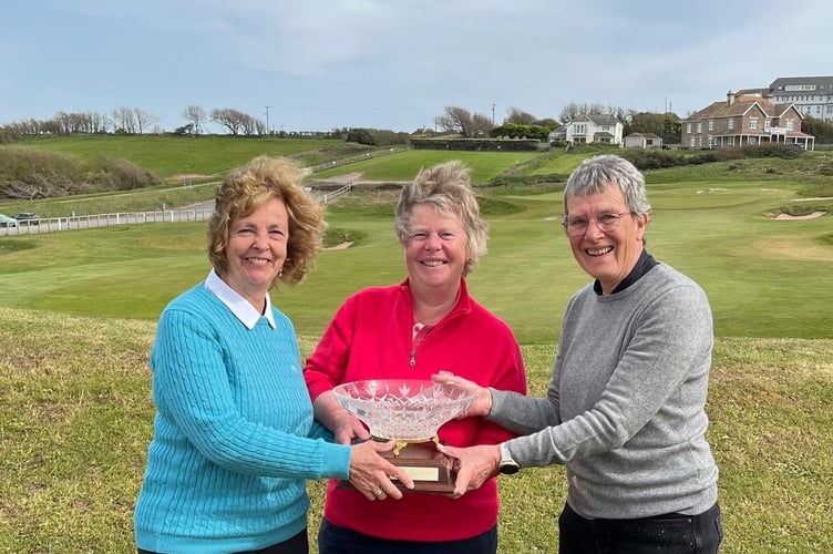Sue Esplin (Vice Captain) presents the Patey and Steer Bowl to winner Heather Spencer (Captain) and Pam Adams