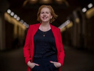 Burgh Island welcomes bestselling author Clare Mackintosh