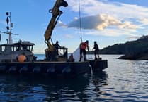 Dartmouth Harbour Authority deal with sinking boat